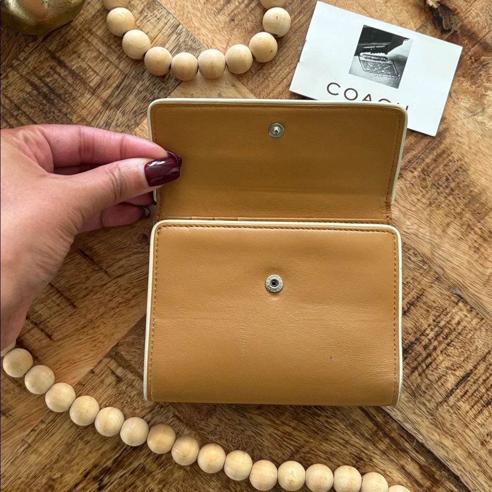 🪈💛COACH Piped Polished Large Framed Wallet💛🪈 - Picture 8 of 11